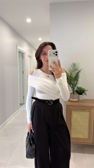 Wusda Ekru Tek Omzu Açık Bluz