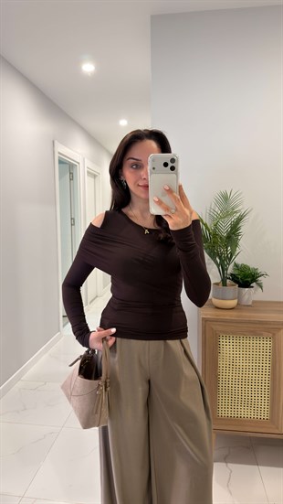Wusda Kahve Tek Omzu Açık Bluz