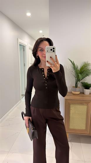 Yelta Kahve Çıtçıt Detaylı Bluz