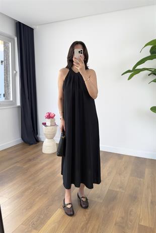 Yerta Siyah Boyun Detaylı Maxi Elbise