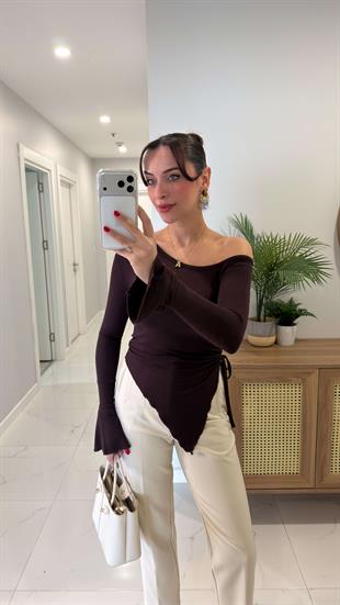 Yuki Kahve Omuzu Açık Bluz