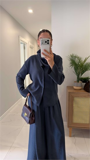 Zinlas Lacivert Boyun Detaylı Bluz Pantolon Takım