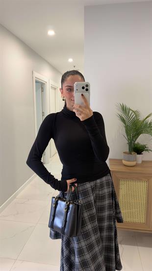 ZR Begonya Siyah Boğazlı Bluz