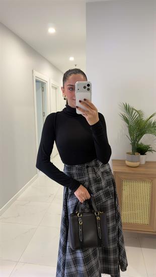 ZR Begonya Siyah Boğazlı Bluz