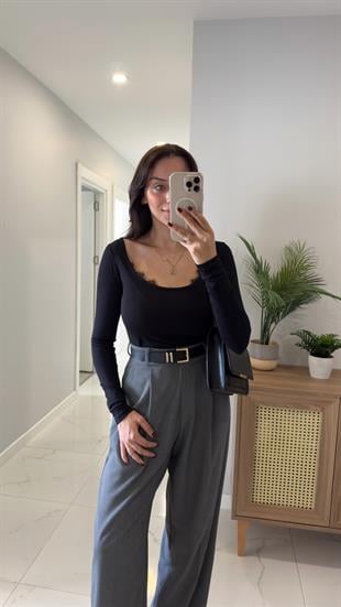 Zuzu Siyah Oval Yaka Dantelli Bluz