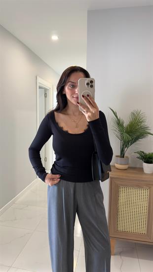 Zuzu Siyah Oval Yaka Dantelli Bluz