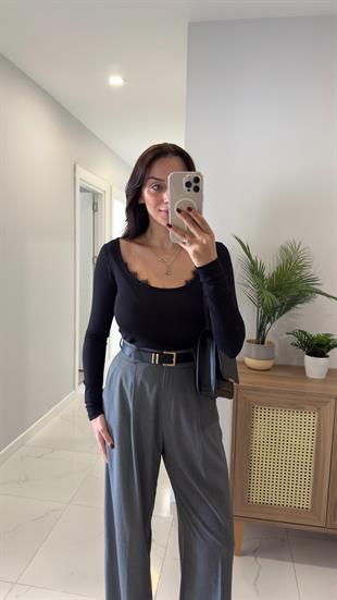 Zuzu Siyah Oval Yaka Dantelli Bluz