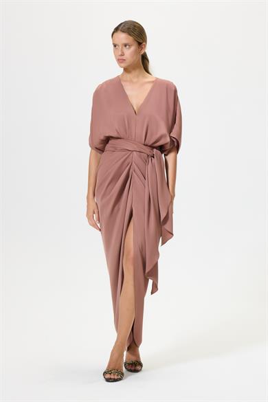 Elizabeth Karamel Elbise