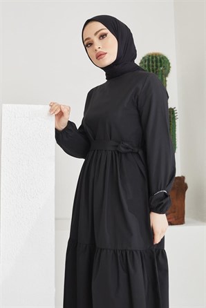 411 Sıfır Yaka Beli Kuşaklı Tesettür Elbise Siyah