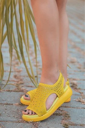 Cosmos Sarı Taşlı Kadın Günlük Sandalet 