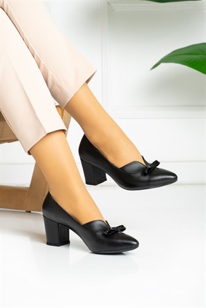 M121 Fiyonk Detaylı Bayan Topuklu Ayakkabı Siyah
