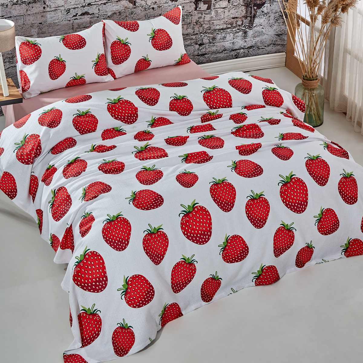 Vagonik Çilek Desenli Tek Kişilik Pike Takımı Beyaz