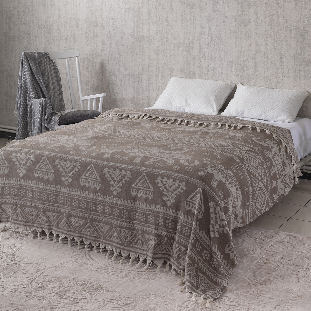 Vagonik Fil Desenli Çift Kişilik Yatak Örtüsü Jakarlı 200x230 Cm Bej