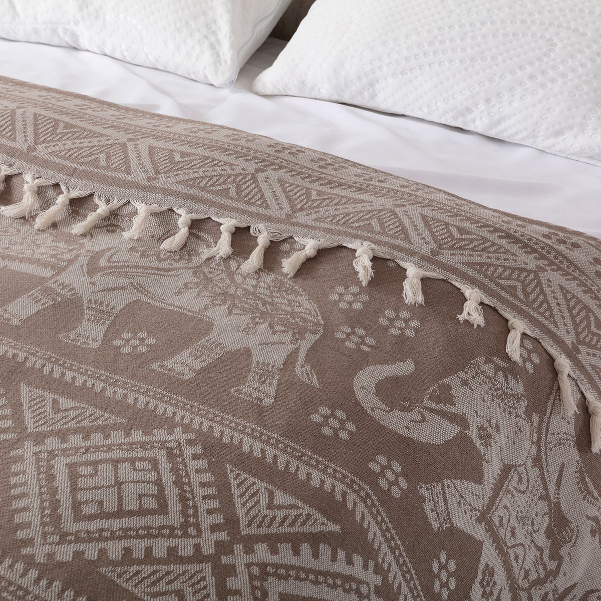 Vagonik Fil Desenli Çift Kişilik Yatak Örtüsü Jakarlı 200x230 Cm Bej