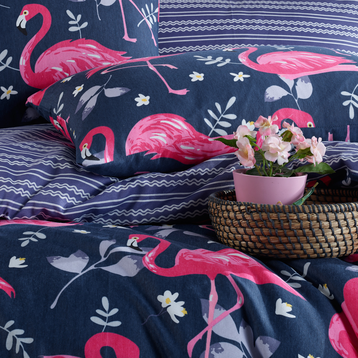 Vagonik Flamingo Desenli Lacivert Çift Kişilik Nevresim Takımı