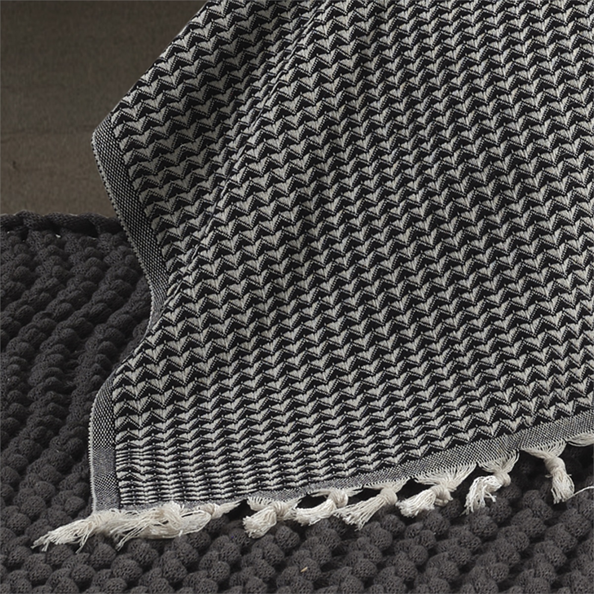 Vagonik Piramit Çift Kişilik Yatak Örtüsü 200 X 230 Cm Pike Pamuklu Koltuk Kanepe Örtüsü Püsküllü - Siyah