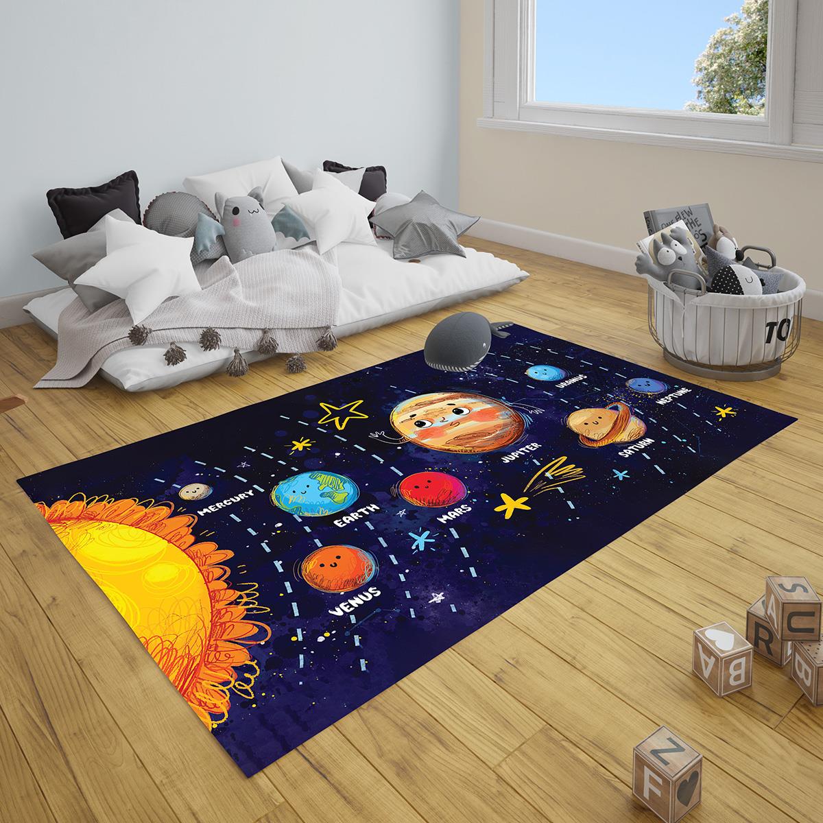 Vagonik Uzay ve Gezegen Desenli Dijital Baskılı Halı Kaydırmaz Tabanlı Yıkanabilir Çocuk Odası Halısı