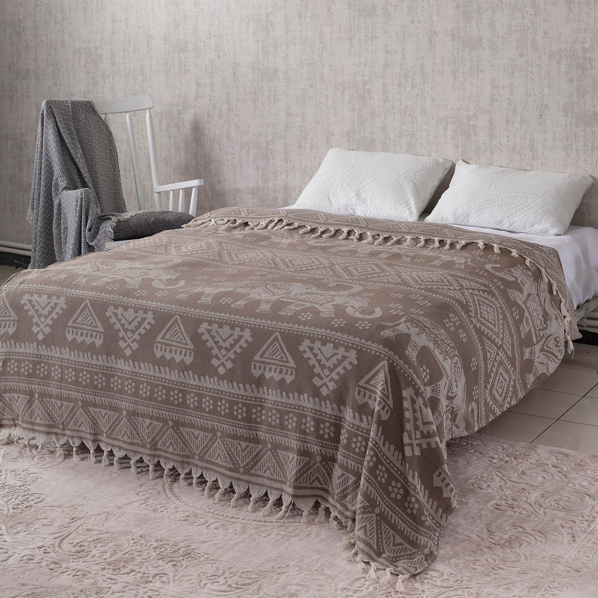 Fil Desenli Çift Kişilik Yatak Örtüsü Jakarlı 200x230 Cm Bej