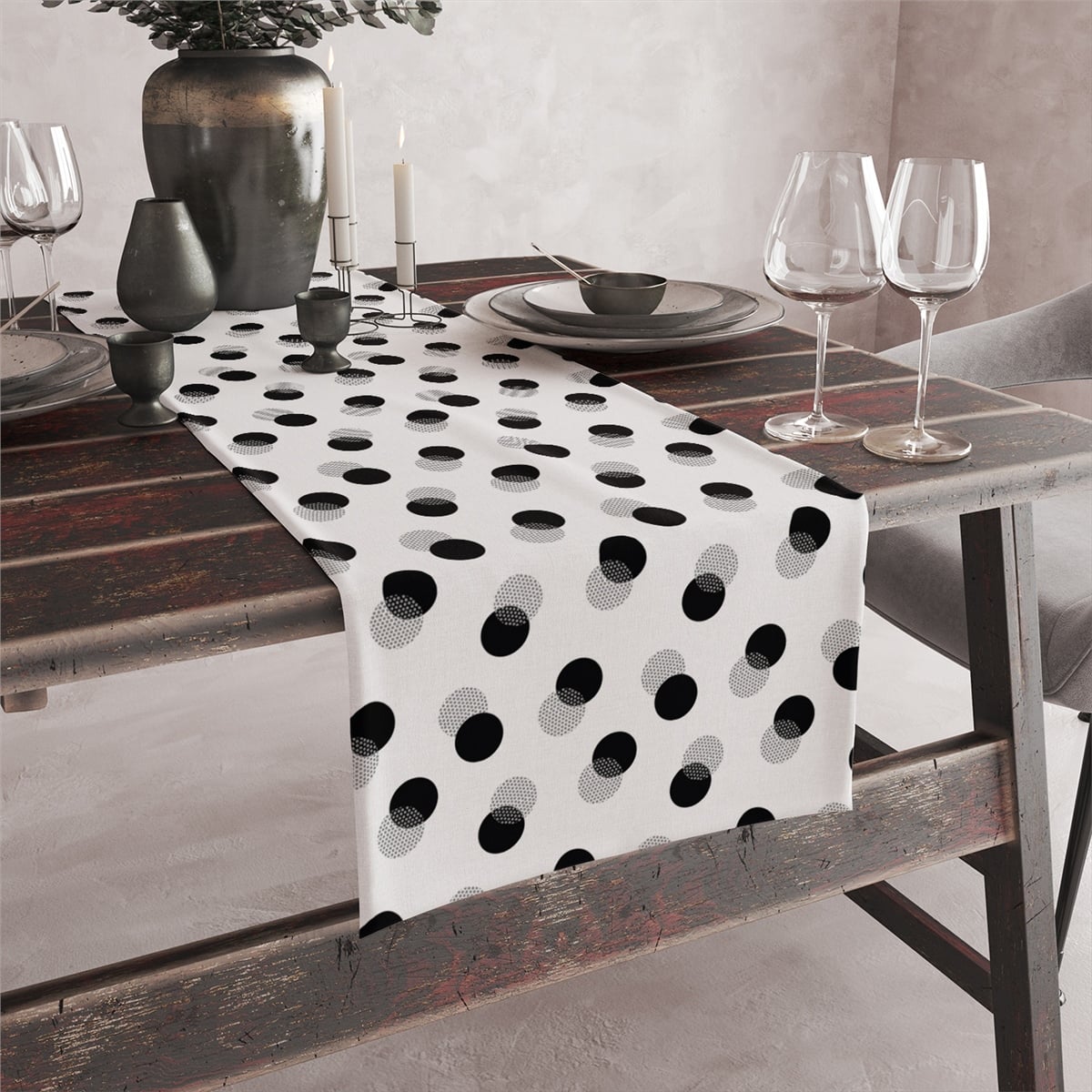 Vagonik Siyah Beyaz Puantiye Desenli Dijital Baskılı Runner 140x40 cm