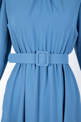 Manşet Detaylı Kemerli Elbise Mavi