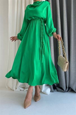 Örgü Kemerli Saten Elbise Yeşil
