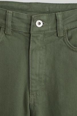 Paçası Kesik Kot Pantolon Yeşil