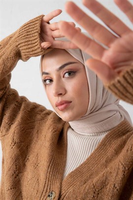 Üç Düğmeli Kısa Hırka Bej