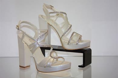 Guja Y150-11 Bayan Dolgu Topuk Abiyelik Ayakkabı Kırık Beyaz