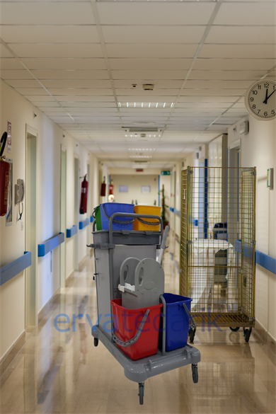 Kat Hizmetleri Arabası Pres Kovalı Dolaplı Plastik Dört Renk Temizlik Kovalı