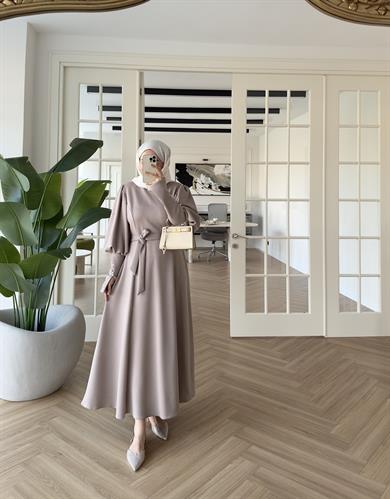  Kolu İnci Detaylı Elbise Vizon