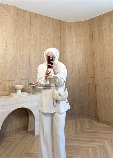 Aura Pelerinli Takım Ekru