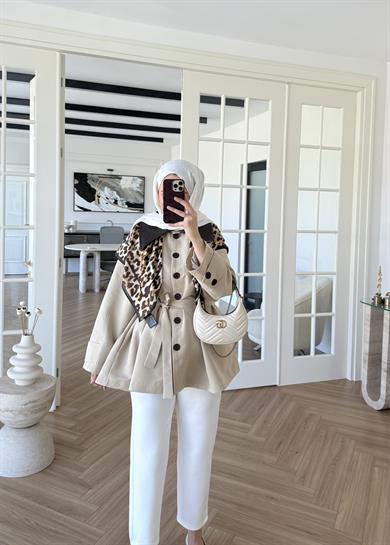 Deri Yakalı Trenç Taş