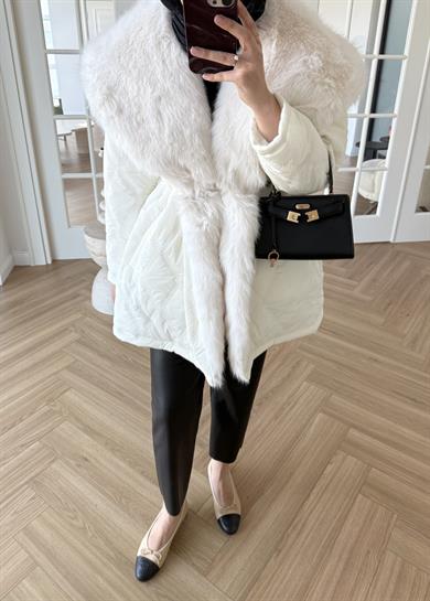 Geniş Kürk Yaka Detaylı Mont Ekru