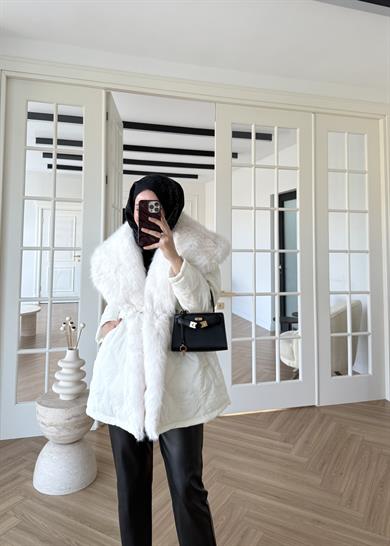 Geniş Kürk Yaka Detaylı Mont Ekru