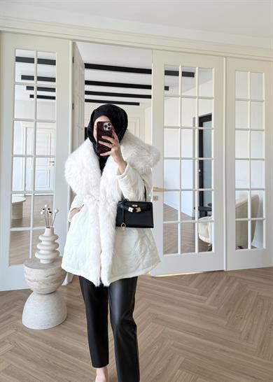 Geniş Kürk Yaka Detaylı Mont Ekru