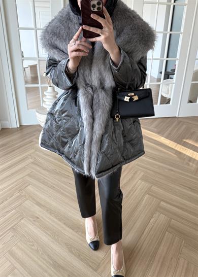 Geniş Kürk Yaka Detaylı Mont Gri