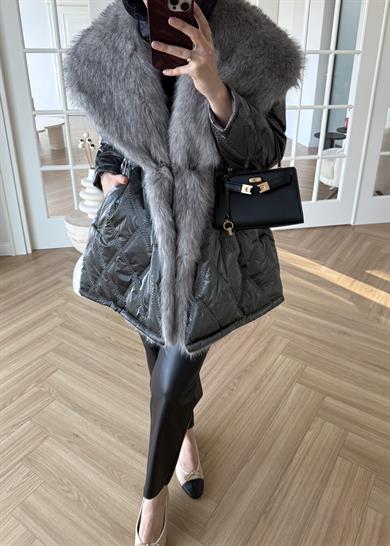 Geniş Kürk Yaka Detaylı Mont Gri