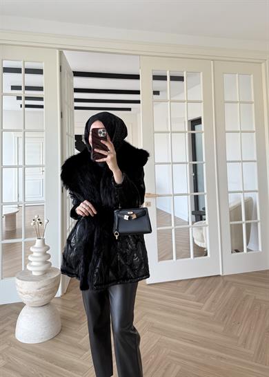 Geniş Kürk Yaka Detaylı Mont Siyah