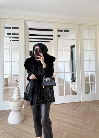 Geniş Kürk Yaka Detaylı Mont Siyah