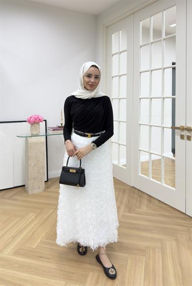 Gül Güpür Detaylı Etek Beyaz