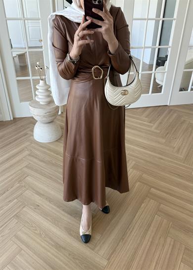 Gold Tokalı Deri Elbise Kahverengi