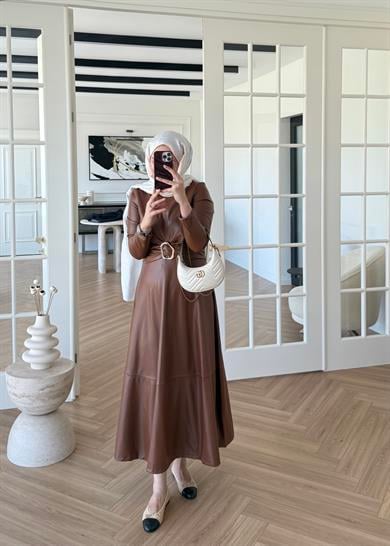 Gold Tokalı Deri Elbise Kahverengi