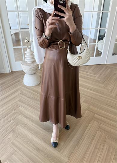 Gold Tokalı Deri Elbise Kahverengi