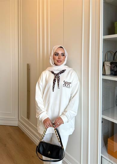 Leopar Fularlı Sweatshirt Ekru