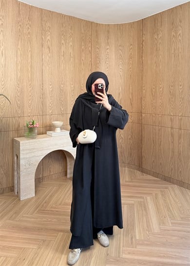 Liya Omuz Şallı Yırtmaçlı Takım Siyah