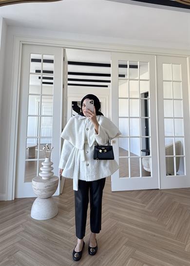 Simli Yaka Detaylı Kaşe Kaban Ekru