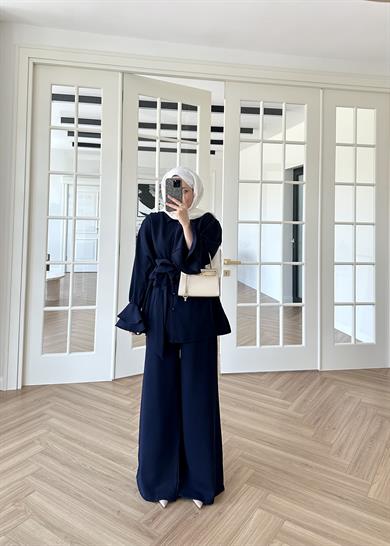 Volan Kol Çiçek Aksesuarlı Takım Lacivert