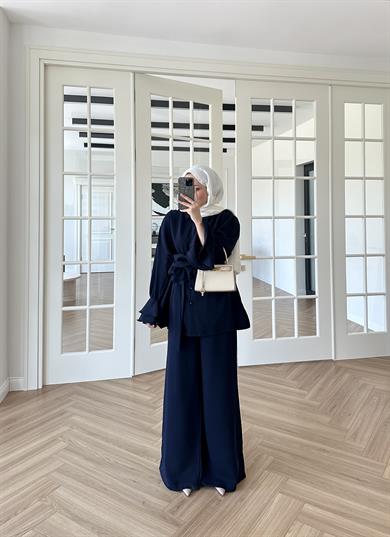 Volan Kol Çiçek Aksesuarlı Takım Lacivert