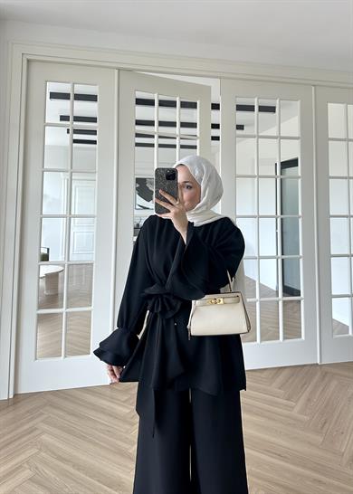 Volan Kol Çiçek Aksesuarlı Takım Siyah