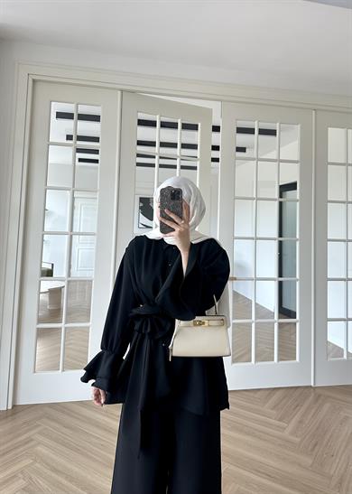 Volan Kol Çiçek Aksesuarlı Takım Siyah